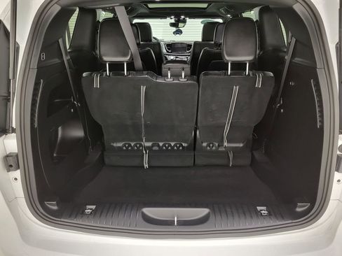 Used 2024 Chrysler Pacifica Touring-L w/ S Appearance Package image 27