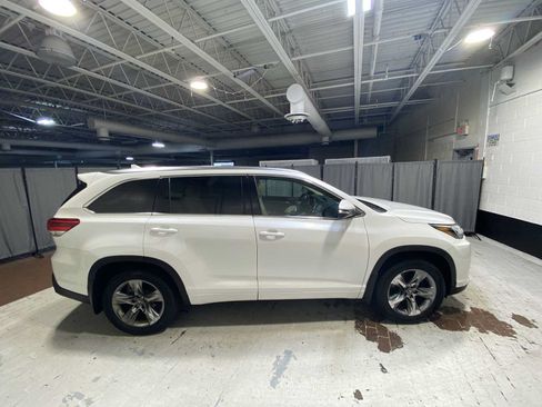 Used 2018 Toyota Highlander Limited Platinum AWD/4WD image 27