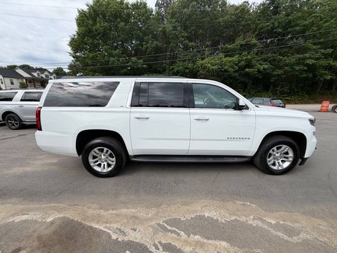 Used 2018 Chevrolet Suburban LT RWD image 5