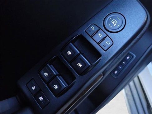 Used 2015 Chevrolet Suburban LT w/ Luxury Package image 19