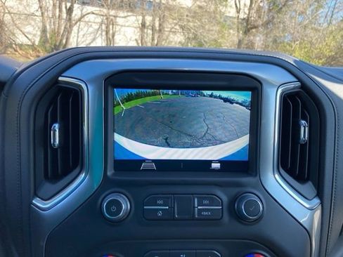 Used 2022 Chevrolet Silverado 1500 LT AWD/4WD image 32