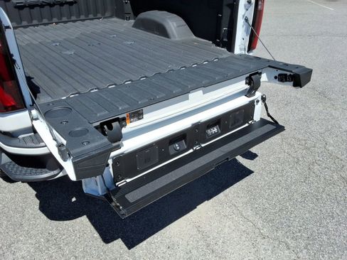 Certified 2024 GMC Sierra 2500 Denali Ultimate AWD/4WD image 17