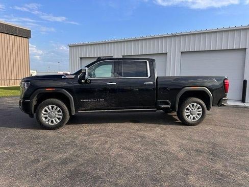 Used 2024 GMC Sierra 2500 Denali w/ Technology Package AWD/4WD image 3