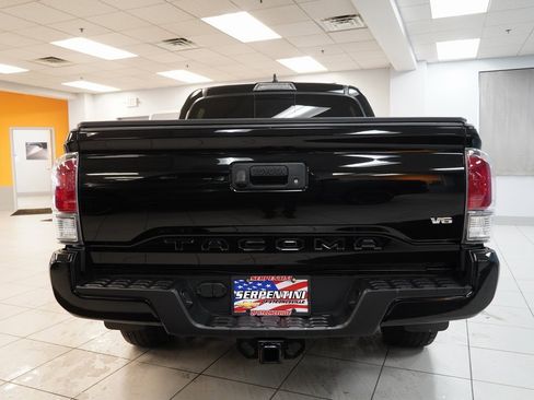 Used 2023 Toyota Tacoma TRD Sport image 12