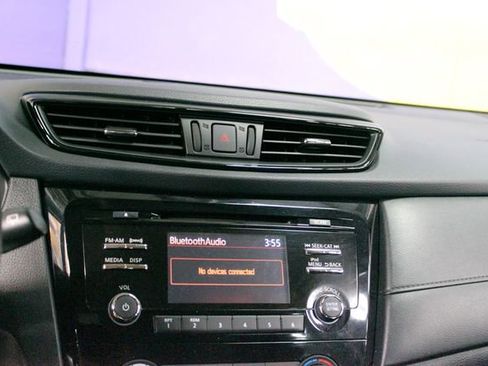 Used 2017 Nissan Rogue S FWD image 18