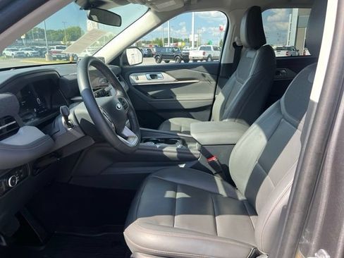 Certified 2025 Ford Explorer Active w/ Active Comfort Package AWD/4WD image 5