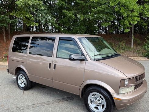 Used 2005 Chevrolet Astro Passenger RWD image 6