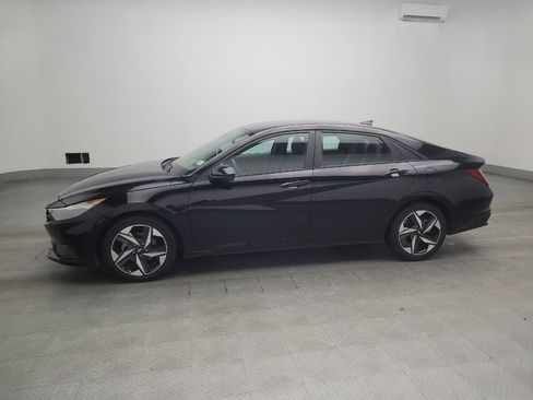 Used 2023 Hyundai Elantra SEL w/ Convenience Package FWD image 2