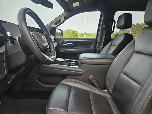 Used 2025 Chevrolet Suburban LT RWD image 11