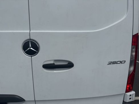 Used 2019 Mercedes-Benz Sprinter 170 image 12