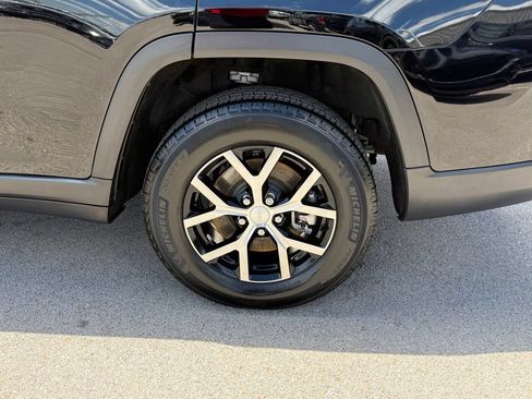Used 2023 Jeep Grand Cherokee L Limited w/ Luxury Tech Group II AWD/4WD image 45