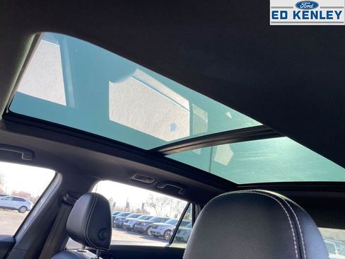 Used 2021 Volkswagen Atlas Cross Sport SE w/ Panoramic Sunroof Package image 5