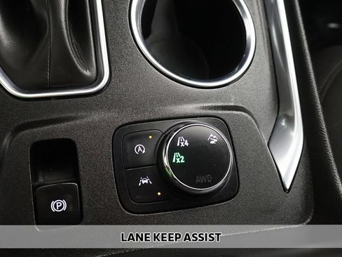 Used 2023 Chevrolet Traverse LT AWD/4WD image 3