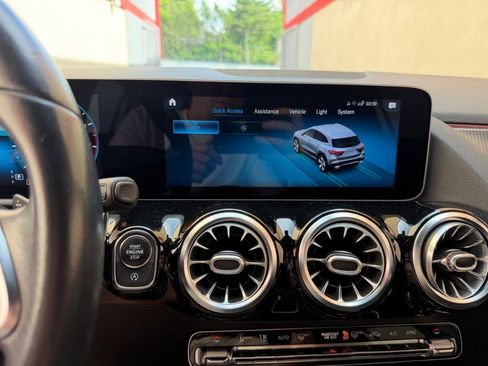 Used 2021 Mercedes-Benz GLA 250 4MATIC w/ Premium Package image 25