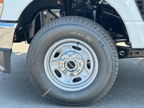 New 2026 Ford F250 XL w/ XL Chrome Package AWD/4WD image 23