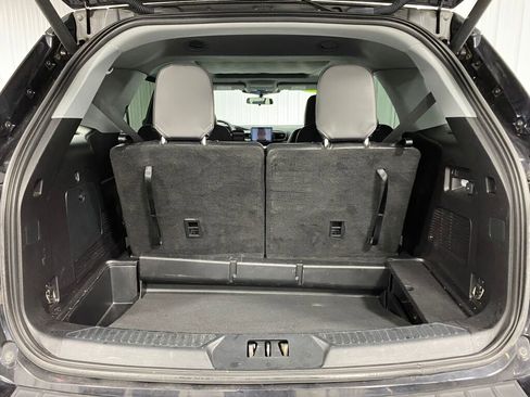 Used 2021 Ford Explorer XLT w/ Equipment Group 202A image 12