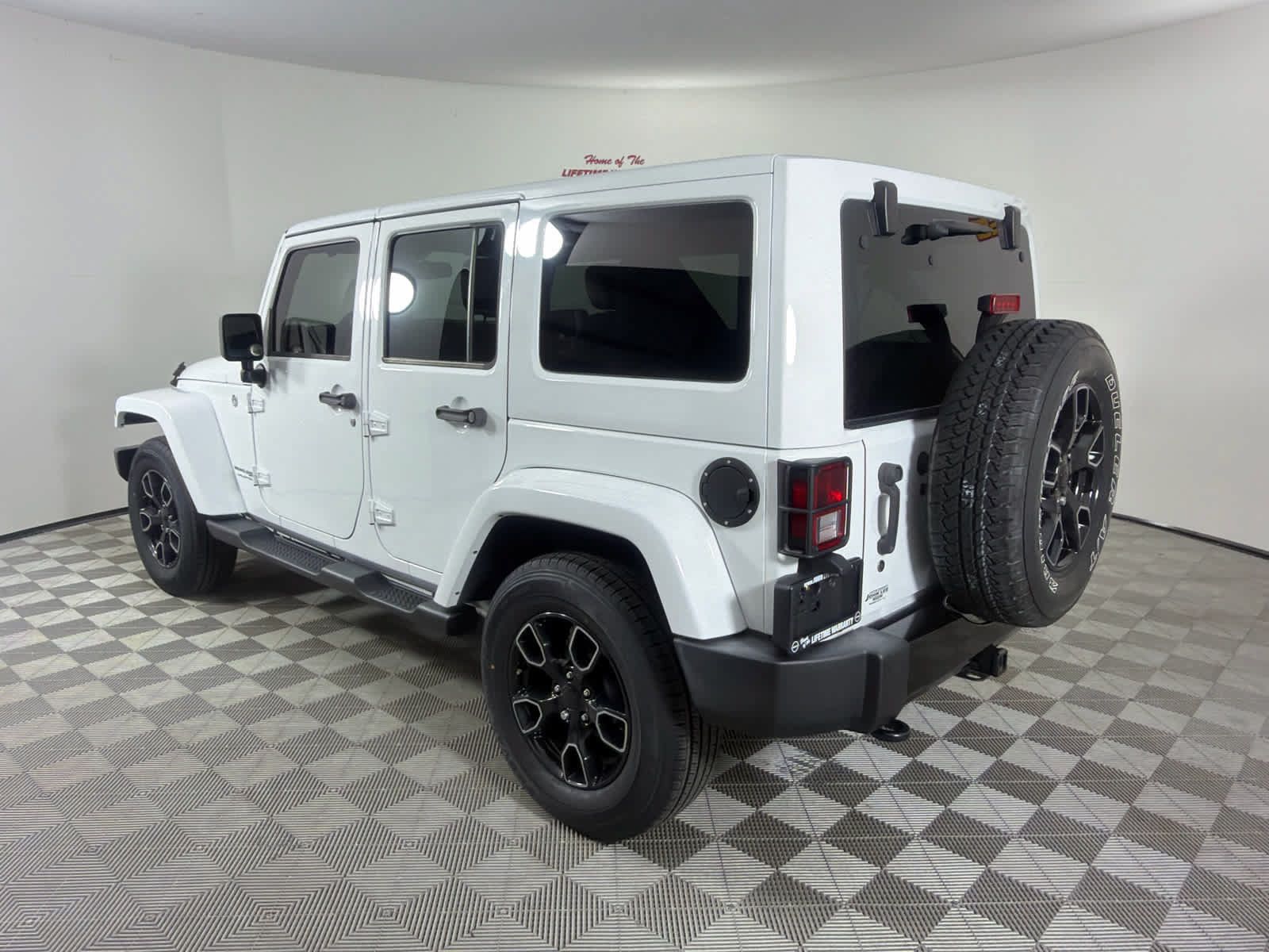 Used 2018 Jeep Wrangler Unlimited Sahara AWD/4WD image 3