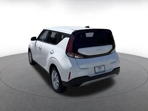 Used 2025 Kia Soul LX w/ LX Technology Package FWD image 11