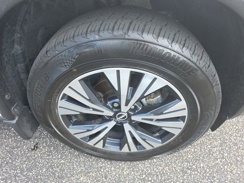 Used 2023 Nissan Rogue SV image 4