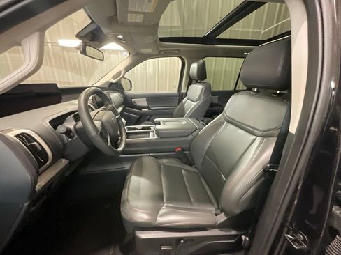 Used 2025 Ford Expedition Active RWD image 10