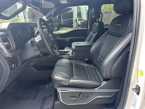 Used 2025 Ford F250 Platinum image 17