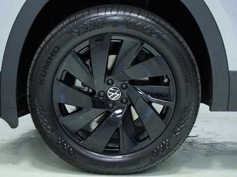 New 2026 Volkswagen Atlas SE FWD image 8