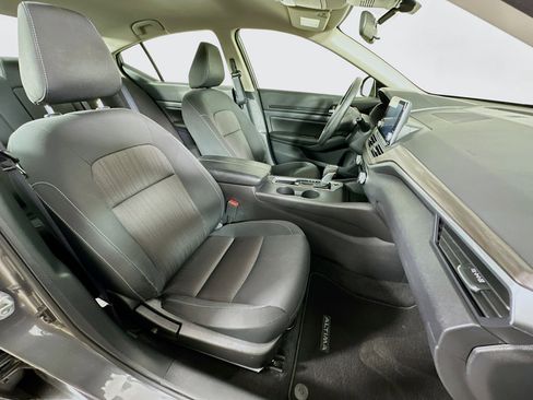 Used 2025 Nissan Altima 2.5 SV image 29