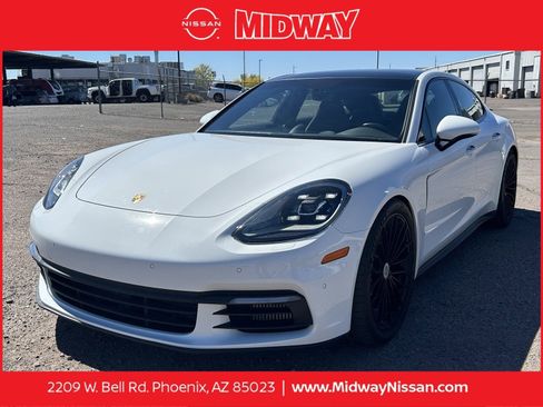 Used 2018 Porsche Panamera 4S image 1