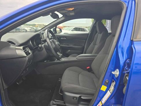Used 2018 Toyota C-HR XLE FWD image 9