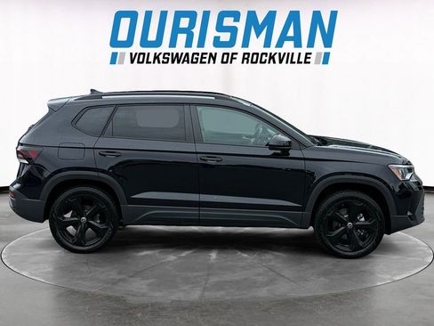 Used 2025 Volkswagen Taos SE AWD/4WD image 7
