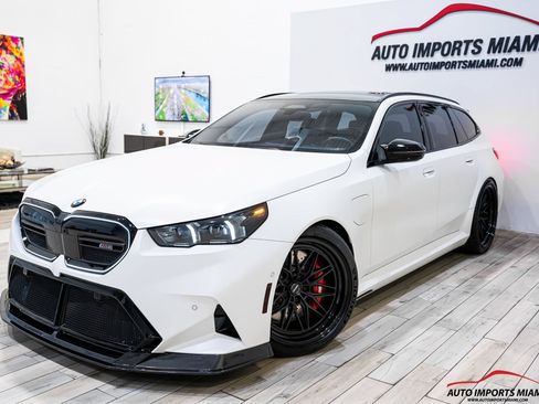 Used 2026 BMW M5 Touring AWD/4WD image 1