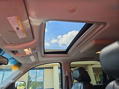 Used 2010 Chevrolet Suburban LTZ AWD/4WD image 21