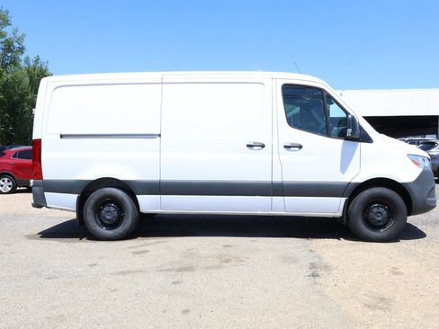 Used 2023 Mercedes-Benz Sprinter 1500 image 6