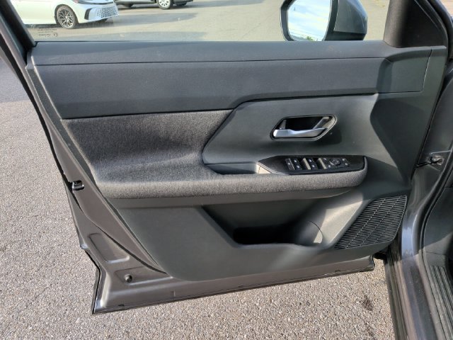 Used 2025 Nissan Kicks SV AWD/4WD image 9