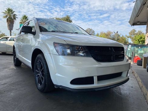 Used 2017 Dodge Journey SE w/ Flexible Seating Group image 6