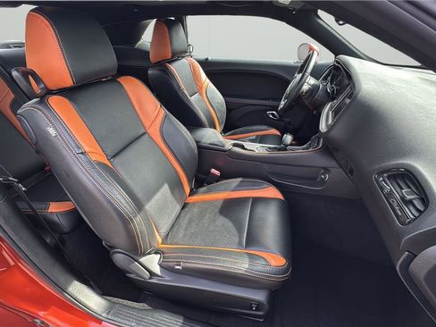 Used 2022 Dodge Challenger SXT w/ Driver Convenience Group RWD image 14