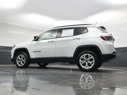 Used 2025 Jeep Compass Latitude AWD/4WD image 36