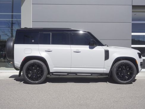 New 2026 Land Rover Defender 110 OCTA image 7