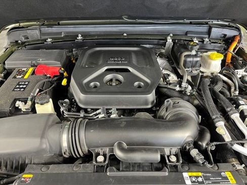 Used 2024 Jeep Wrangler Unlimited Sahara w/ Technology Group AWD/4WD image 47