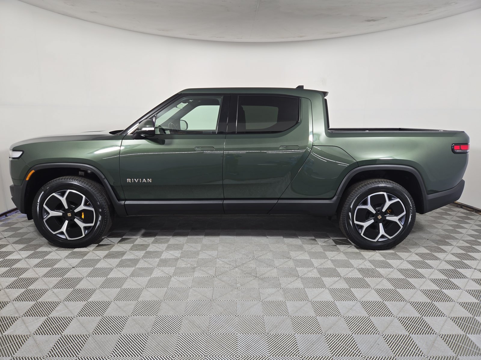 Used 2022 Rivian R1T Adventure AWD/4WD image 2