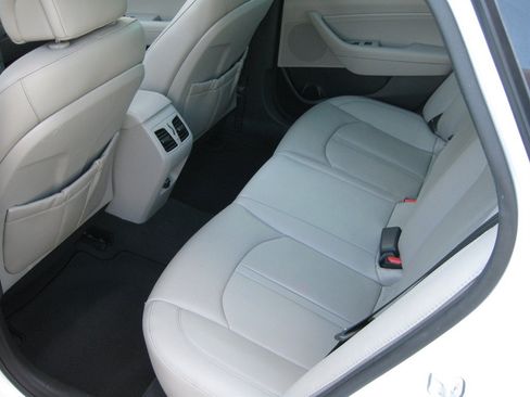 Used 2015 Hyundai Sonata Limited w/ Option Group 05 FWD image 26