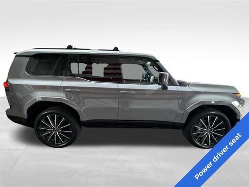 Used 2024 Lexus GX 550 w/ Cold Area Package AWD/4WD image 4