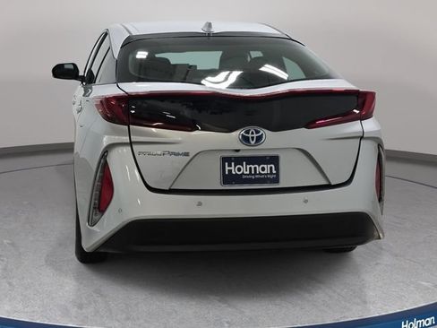 Used 2018 Toyota Prius Prime Advanced w/ Carpet Mat Package FWD image 7