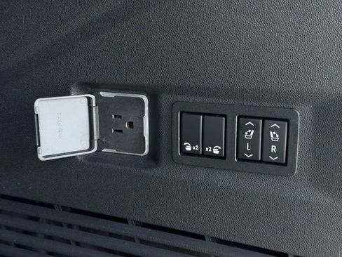 Used 2021 Chevrolet Tahoe High Country AWD/4WD image 12