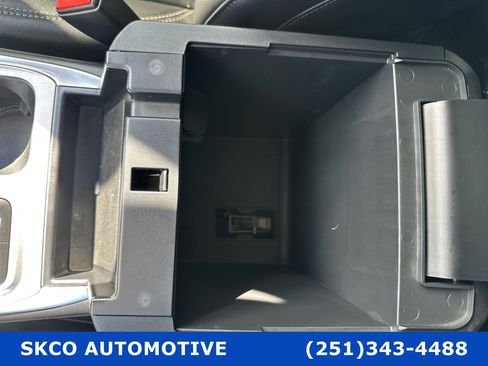 Used 2022 Ford Explorer XLT w/ Equipment Group 202A image 24