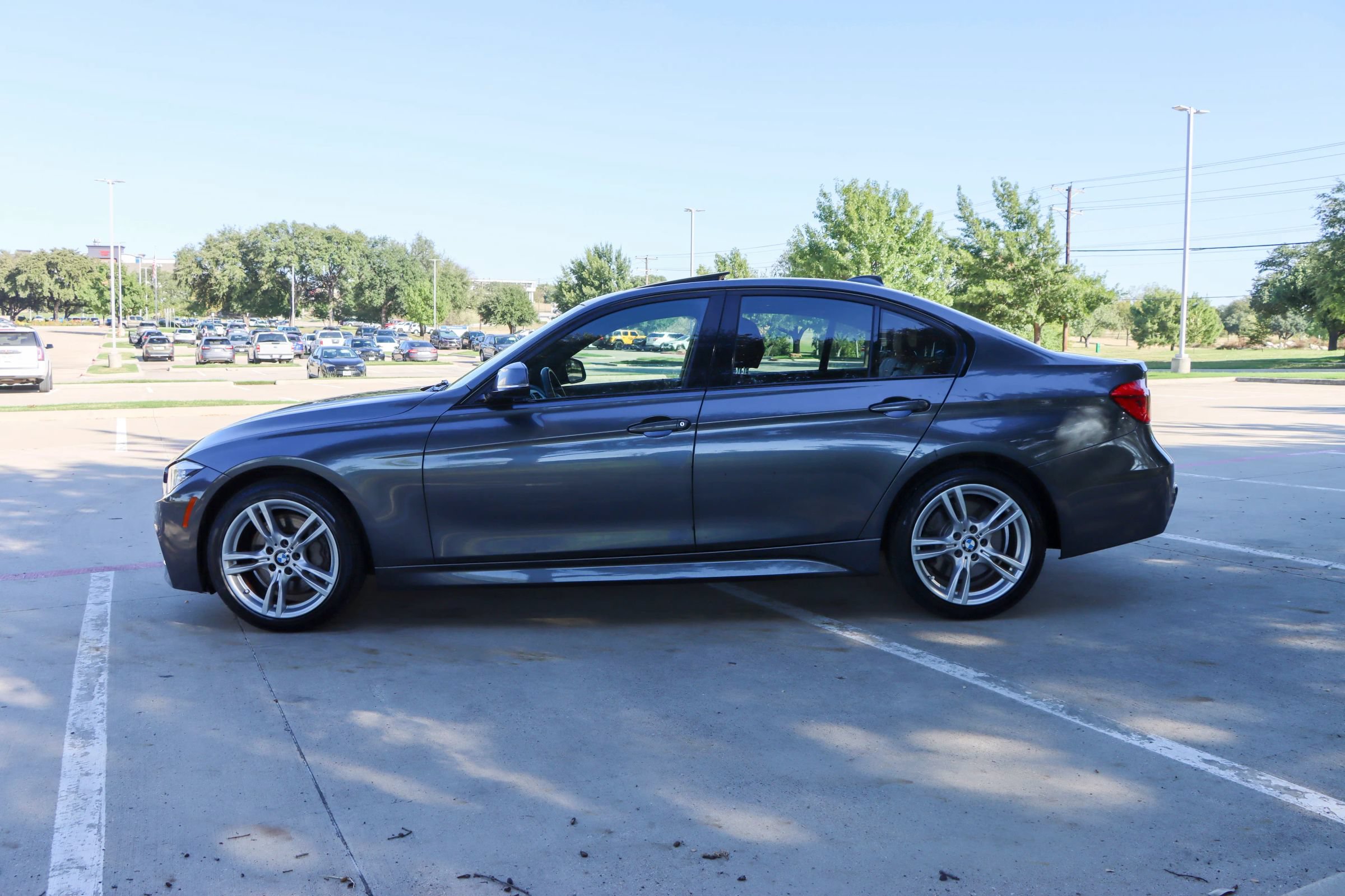 Used 2018 BMW 330i xDrive Sedan AWD/4WD image 4