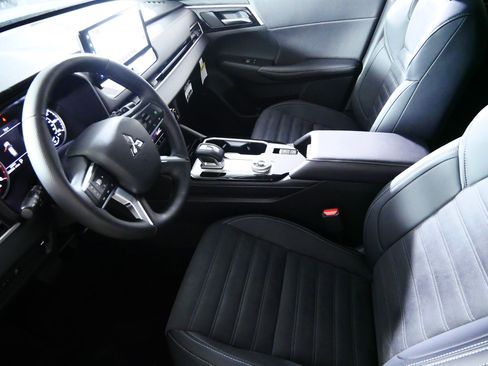 New 2026 Mitsubishi Outlander SE AWD/4WD image 4