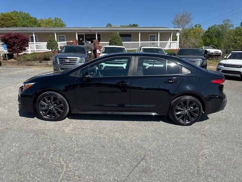 Used 2025 Toyota Corolla SE w/ SE Premium Package image 2