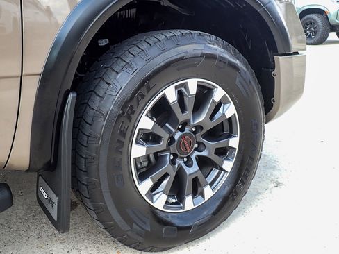 Used 2023 Nissan Titan PRO-4X w/ Pro-4x Convenience Package image 10