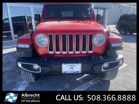 Used 2018 Jeep Wrangler Unlimited Sahara w/ Cold Weather Group image 8